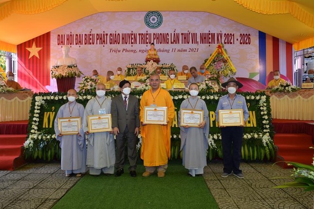 Tập thể, cá nhân tiêu biểu được nhận GIấy khen