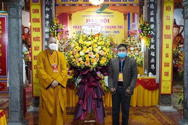 UBND TP.Hà Nội tặng hoa chúc mừng đại hội