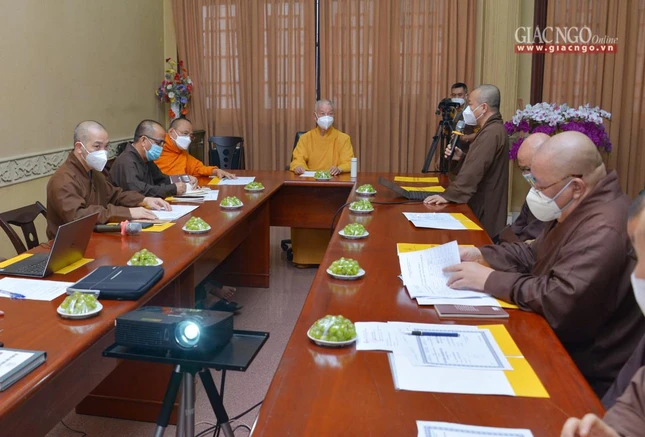 Quang cảnh phiên họp định kỳ của Hội đồng Điều hành Học viện Phật giáo VN tại TP.HCM, vào chiều 26-11