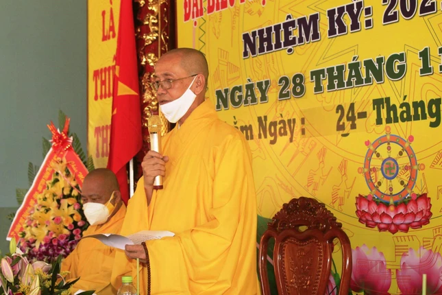 Hòa thượng Thích Chơn Minh ban đạo từ Hòa thượng Thích Chơn Minh ban đạo từ