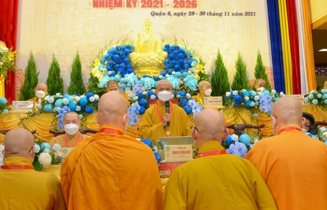 Thượng tọa Thích Thiện Quý phát biểu tại đại hội