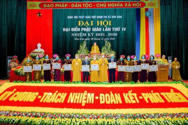 Ban Trị sự GHPGVN tỉnh trao Bằng tuyên dương công đức tới tập thể, cá nhân xuất sắc