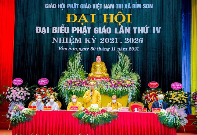 Đại đức Thích Tâm Minh lấy ý kiến đại hội về nhân sự nhiệm kỳ mới 2021-2026