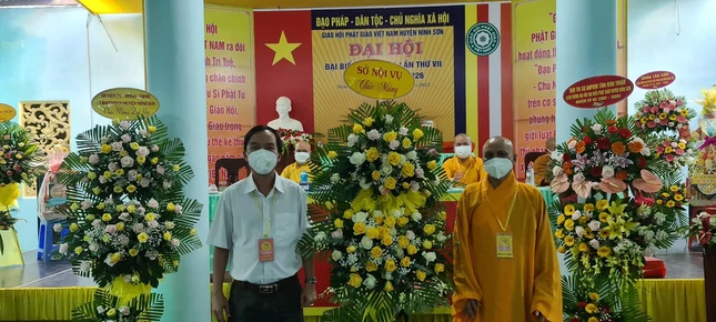 Sở Nội vụ tặng hoa chúc mừng đại hội Sở Nội vụ tặng hoa chúc mừng đại hội