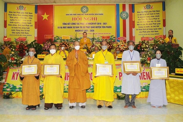 Tập thể, cá nhân nhận Bằng tuyên dương công đức