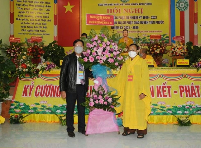 Ban Tôn giáo tỉnh Quảng Nam tặng hoa chúc mừng hội nghị Ban Tôn giáo tỉnh Quảng Nam tặng hoa chúc mừng hội nghị