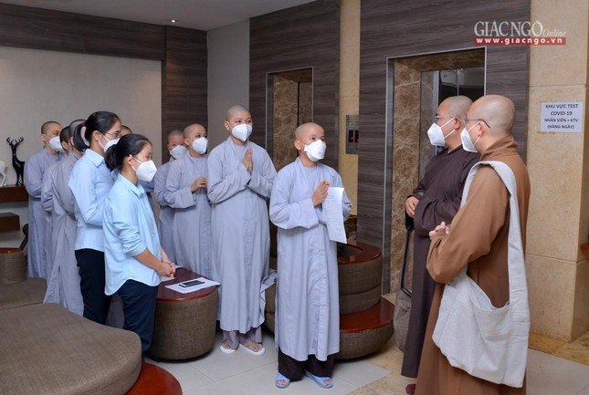 Thăm hỏi tình nguyện viên