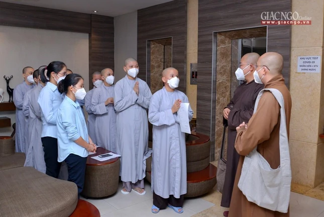 Thăm hỏi tình nguyện viên