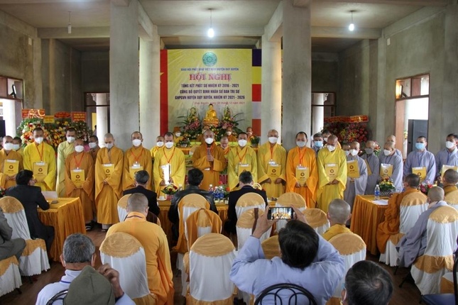 Tân Ban Trị sự Phật giáo huyện Duy Xuyên nhiệm kỳ 2021-2026 nhận quyết định chuẩn y nhân sự và phát biểu nhận nhiệm vụ tại hội nghị Tân Ban Trị sự Phật giáo huyện Duy Xuyên nhiệm kỳ 2021-2026 nhận quyết định chuẩn y nhân sự và phát biểu nhận nhiệm vụ tại hội nghị