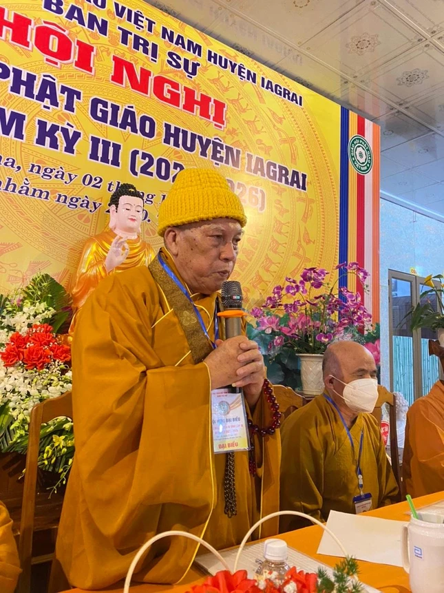 Hòa thượng Thích Trí Thạnh ban đạo từ