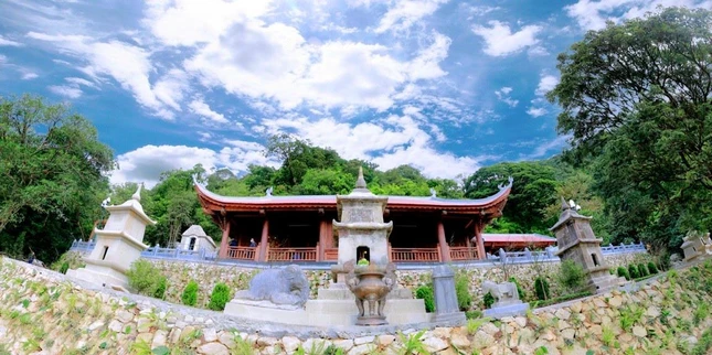 Toàn cảnh am, chùa Ngọa Vân thượng đã hoàn thành