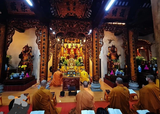 Chư tôn đức tụng kinh cầu nguyện