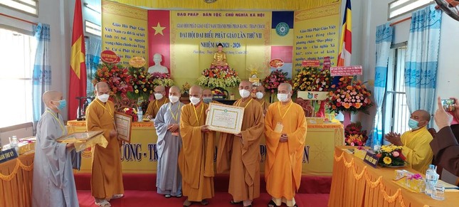 Tập thể, cá nhân nhận Bằng tuyên dương công đức Tập thể, cá nhân nhận Bằng tuyên dương công đức