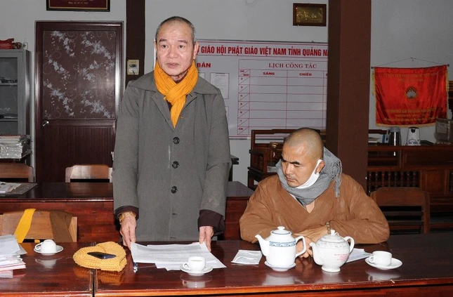Thượng tọa Thích Như Giải trình bày báo cáo