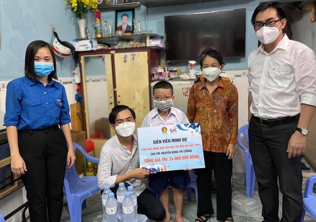 Diễn viên Minh Dự tặng học bổng bảo trợ học tập