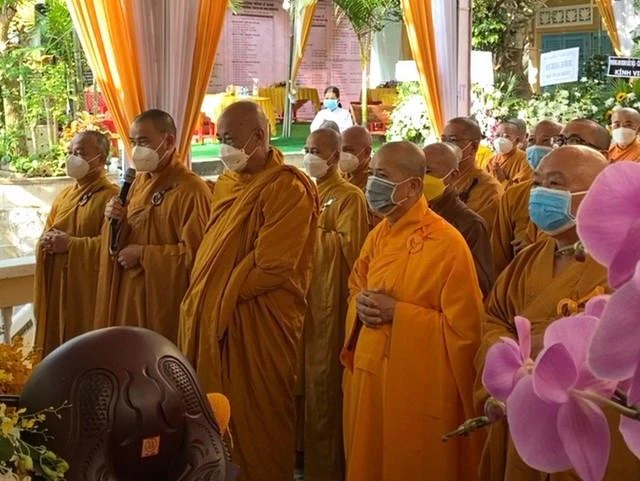 Chư tôn đức thành kính tưởng niệm Giác linh cố Ni trưởng Thích nữ Như Nguyên