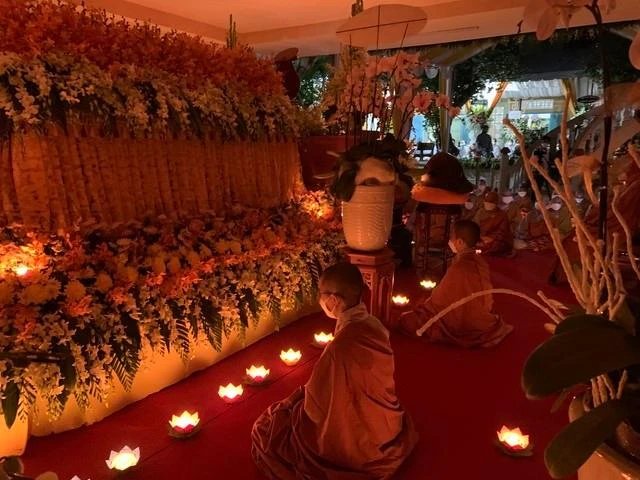 Lễ thắp nến tưởng niệm cố Ni trưởng tại chùa Hải Vân tối ngày 8-12-2021 Lễ thắp nến tưởng niệm cố Ni trưởng tại chùa Hải Vân tối ngày 8-12-2021