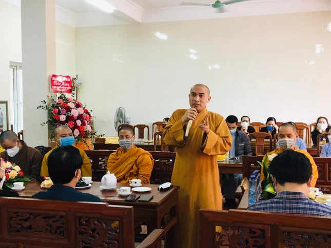 Đại đức Thích Tuệ Minh, Trưởng ban Hướng dẫn Phật tử tỉnh Nghệ An phát biểu tại hội nghị