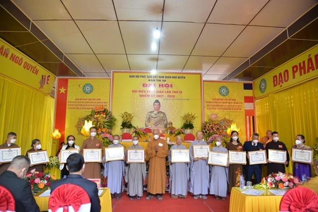 Tập thể, cá nhân nhận Bằng tuyên dương công đức