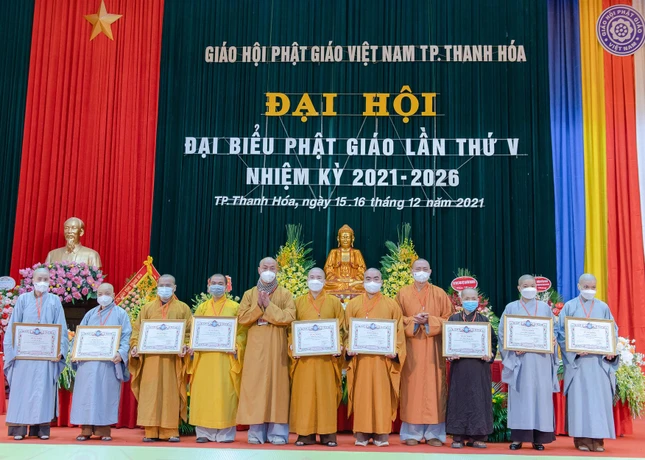 Tập thể, cá nhân nhận Bằng tuyên dương công đức