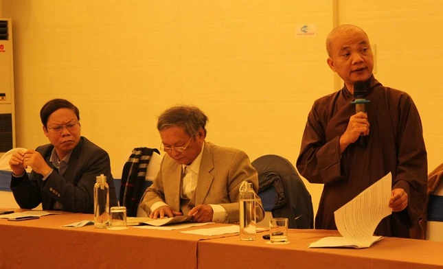 Thượng tọa Thích Không Nhiên trình bày tham luận Thượng tọa Thích Không Nhiên trình bày tham luận