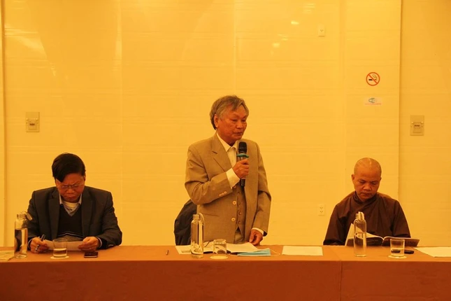 Nhà nghiên cứu Phan Đăng trình bày đề tài "Văn bia chùa Huế" Nhà nghiên cứu Phan Đăng trình bày đề tài "Văn bia chùa Huế"