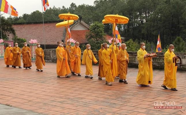 Cung thỉnh chư tôn đức quang lâm buổi lễ