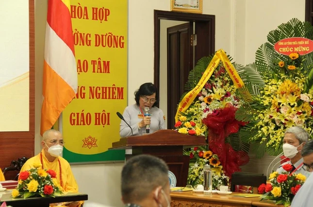 Huynh trưởng cấp Tấn - Tâm Ngọc Nguyễn Thị Minh Nguyệt đọc báo cáo