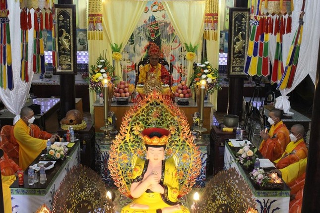 Ban Kinh sư thực hiện nghi thức chẩn tế cầu siêu bạt độ tại chùa Dư Khánh