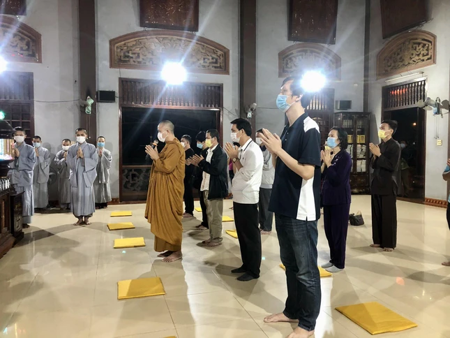 Đại đức Minh Liên cùng Phật tử cúng dường tịnh tài, tịnh vật tại các chùa ở tỉnh Phú Yên Đại đức Minh Liên cùng Phật tử cúng dường tịnh tài, tịnh vật tại các chùa ở tỉnh Phú Yên