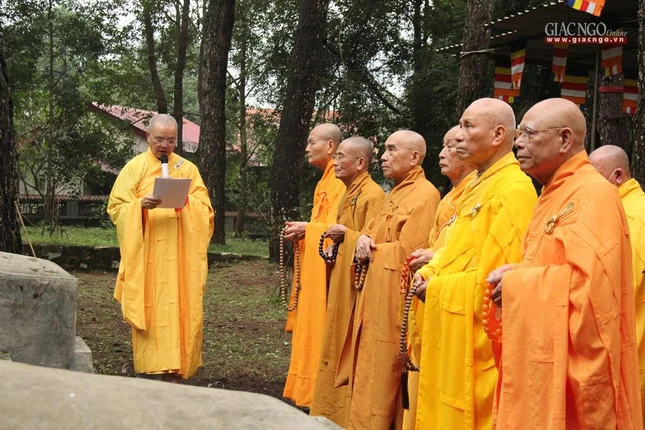 Hòa thượng Thích Huệ Phước cung tuyên tiểu sử Tổ sư Liễu Quán