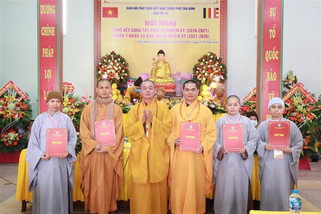 Trao quyết định chuẩn y nhân sự Ban Trị sự Phật giáo TP.Thái Bình nhiệm kỳ 2021-2026