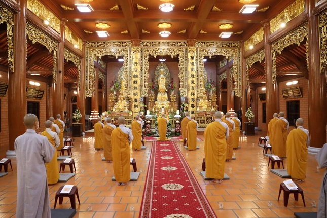 Trang nghiêm tổ chức lễ khánh vía Đức Phật A Di Đà trong phạm vi nội tự