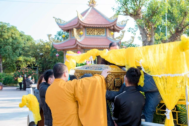 Lễ cung rước linh cốt Hòa Thượng Thích Thanh Bình về chùa Kim Liên nhập bảo tháp Lễ cung rước linh cốt Hòa Thượng Thích Thanh Bình về chùa Kim Liên nhập bảo tháp