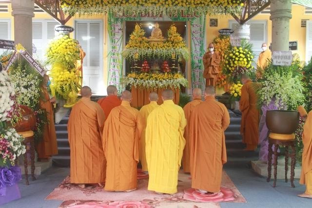 Đoàn Ban Trị sự Phật giáo tỉnh Bà Rịa - Vũng Tàu viếng tang cố Thượng tọa Thích Thông Nhẫn