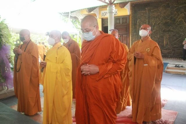 Chư tôn đức Ban Trị sự Phật giáo tỉnh Bà Rịa - Vũng Tàu dâng hương tưởng niệm Giác linh Thượng tọa Thích Thông Nhẫn