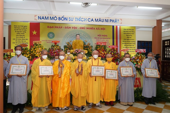 Tập thể, cá nhân nhận Bằng tuyên dương công đức