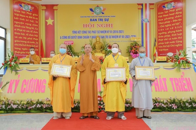 Tập thể, cá nhân nhận Bằng tuyên dương công đức