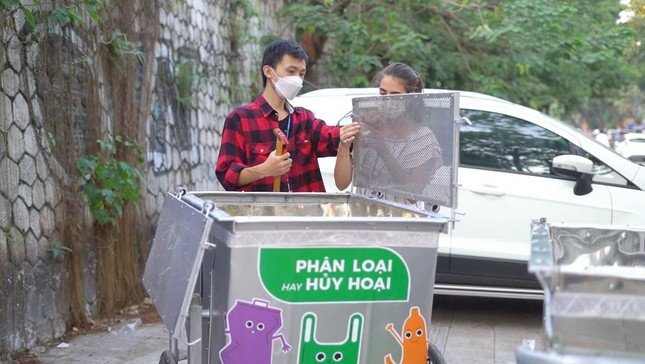 Sinh viên hào hứng nghiên cứu và thi công xe rác Sinh viên hào hứng nghiên cứu và thi công xe rác