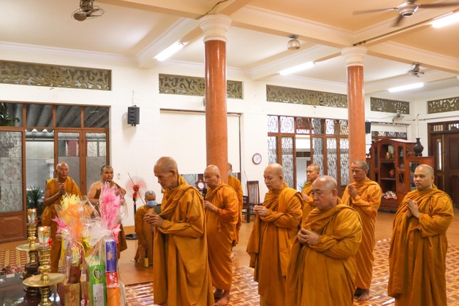 Chư tôn đức Giáo phẩm dâng hương tưởng niệm cố Trưởng lão Hòa thượng Giác Tánh