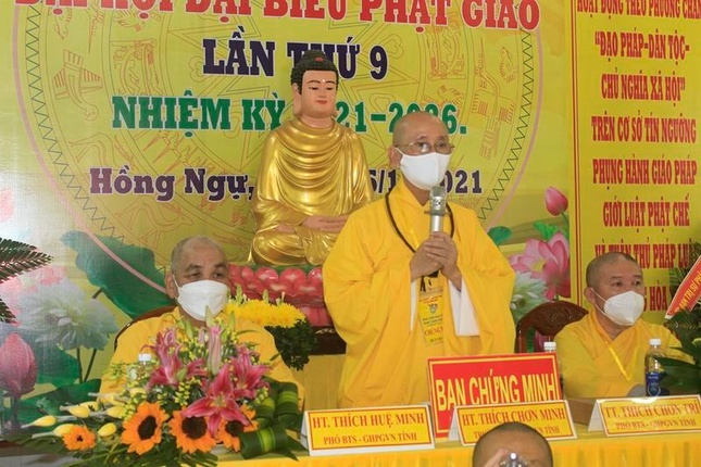 Hòa thượng Thích Chơn Minh ban đạo từ Hòa thượng Thích Chơn Minh ban đạo từ