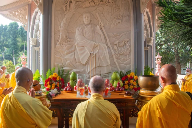 Hòa thượng là bậc cao Tăng, thạch trụ, vị chân tu trong chốn thiền môn.