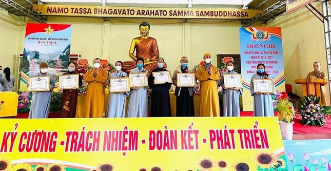 Tập thể, cá nhân nhận Bằng tuyên dương công đức