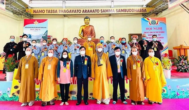 Tân Ban Trị sự Phật giáo huyện Thường Xuân (2021-2026) chụp hình lưu niệm Tân Ban Trị sự Phật giáo huyện Thường Xuân (2021-2026) chụp hình lưu niệm