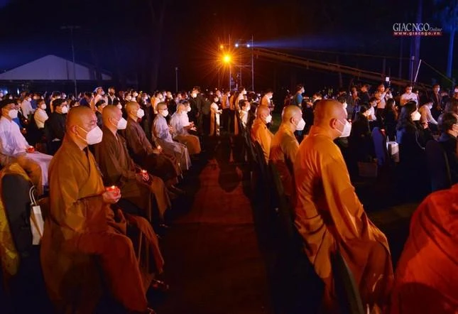 Chư tôn đức Giáo hội TP.HCM tham dự lễ tưởng niệm người đã mất trong đại dịch Covid-19 tại Hội trường Thống Nhất, TP.HCM