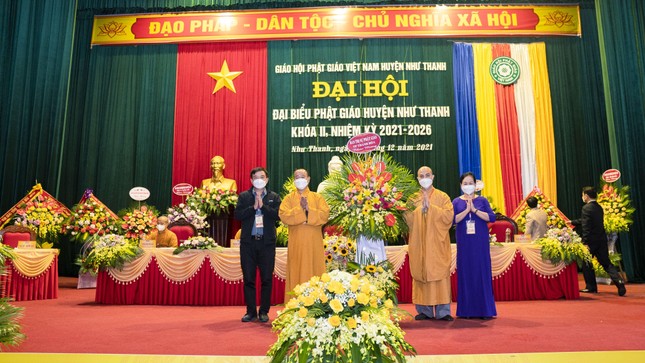 Ban Trị sự GHPGVN TP.Thanh Hóa tặng hoa chúc mừng Ban Trị sự GHPGVN TP.Thanh Hóa tặng hoa chúc mừng