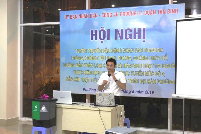 Anh Hội đã có hàng trăm buổi chia sẻ với mong muốn người dân thay đổi về lối sống, cải thiện môi trường Anh Hội đã có hàng trăm buổi chia sẻ với mong muốn người dân thay đổi về lối sống, cải thiện môi trường