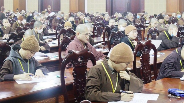 Sáng nay, 5-1, các Tăng Ni sinh bắt đầu với môn thi Lịch sử Phật giáo