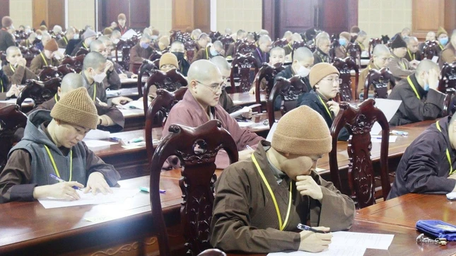 Sáng nay, 5-1, các Tăng Ni sinh bắt đầu với môn thi Lịch sử Phật giáo