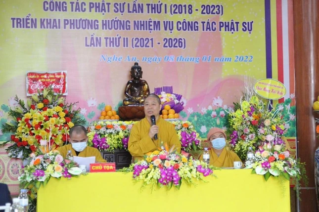 Thượng tọa Thích Thọ Lạc phát biểu tại hội nghị